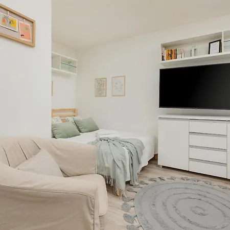 Light With Balcony By Renters Appartement