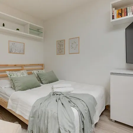 Light With Balcony By Renters Apartment Warsaw